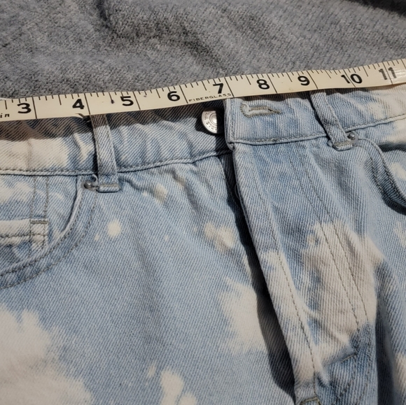 Wild Fable hi rise bleached, blue button fly, frayed hem shorts size 4 Worn once - Picture 5 of 8